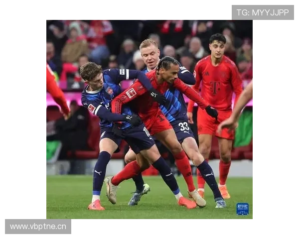 拜仁防线受高位压迫影响，漏洞频出，近期稳定性承压影响球队表现